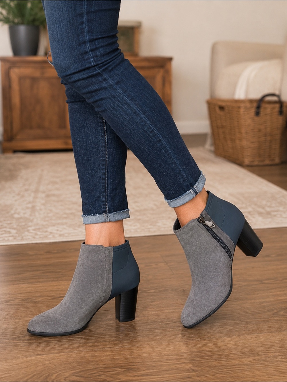 Vionic Whitney Suede Neoprene Comfort Sole Heeled Ankle Boots Size 9